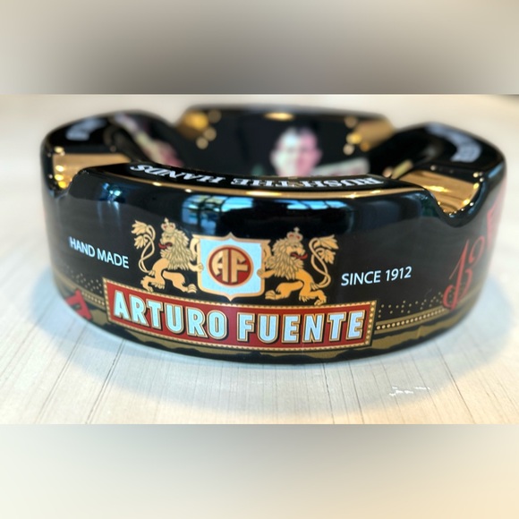NWOT!! LIMITED EDITION!! Large 8.75" Arturo Fuente Porcelain Cigar Ashtray Black - Picture 9 of 10